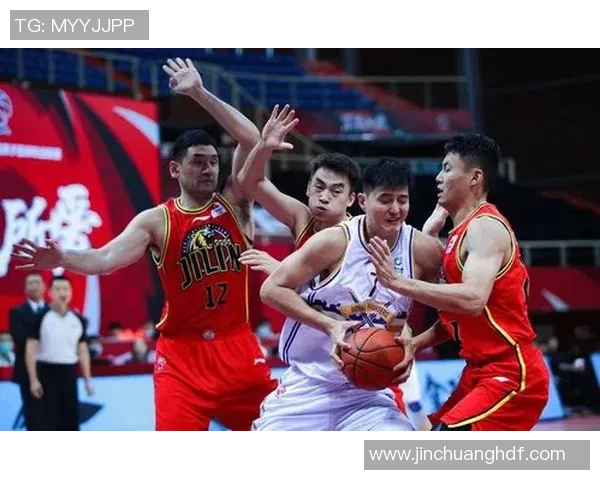 广州篮球队以84分领跑杯赛积分榜展现强劲实力与团队合作精神